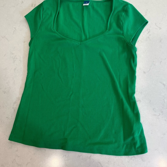 Old Navy t-shirt - Picture 2 of 3